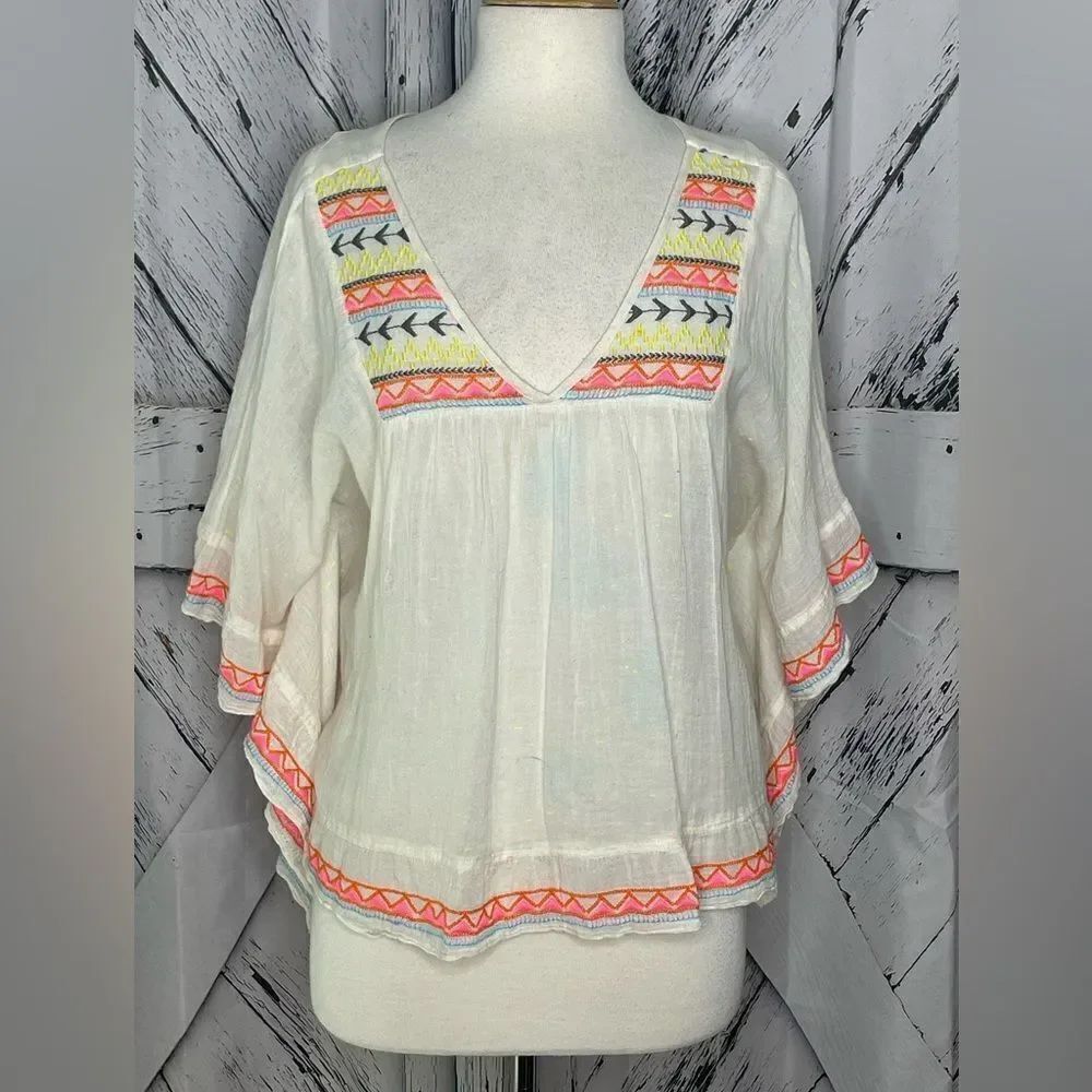 Cousin Earl Embroidered Bat Wing Top S/M